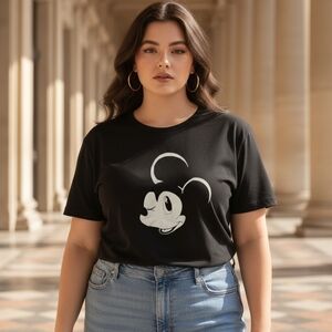 3547  Gildan Black Graphic Short Sleeve Tee